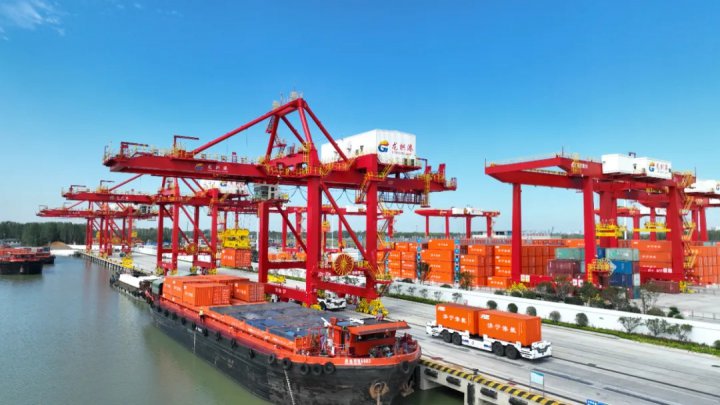 冲刺“开门红”！龙拱港集装箱吞吐量突破10万标箱